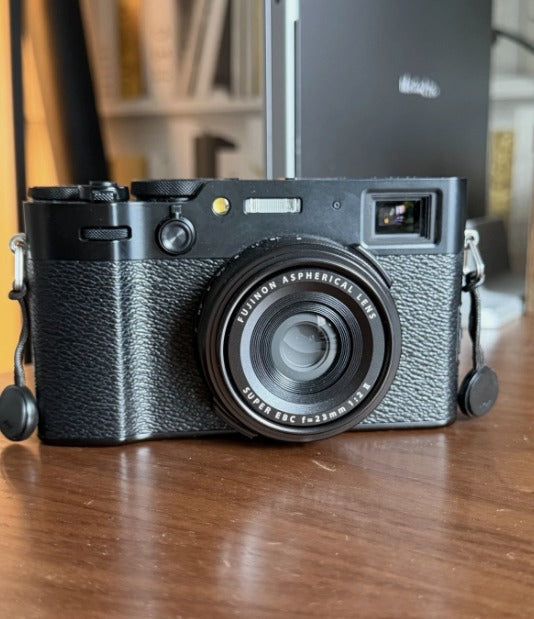 Fujifilm X100VI Black digital camera and box in immaculate condition