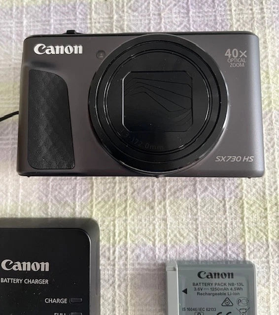 Canon PowerShot SX730 HS 20.3MP Digital Camera – Original Owner + 2 Camera Cases