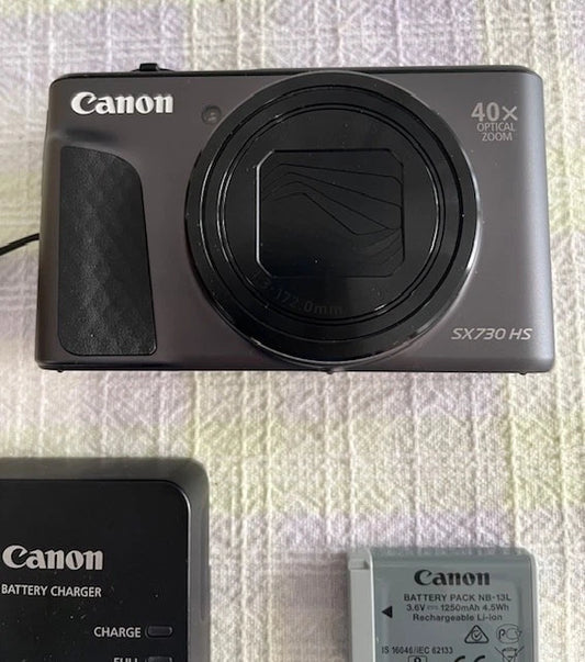 Canon PowerShot SX730 HS 20.3MP Digital Camera – Original Owner + 2 Camera Cases