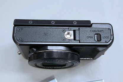 Canon G7X Mark II digital camera 20.1 MP 2 batteries. Original owner.