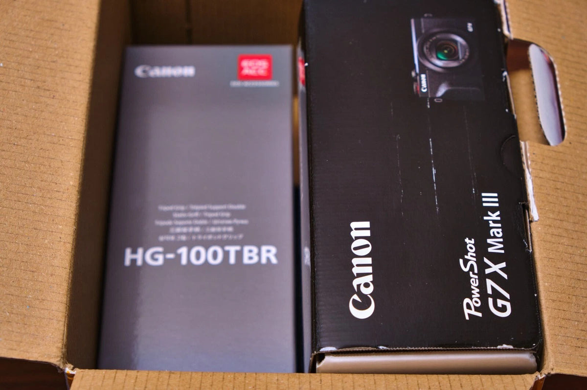 Brand new Canon Powershot G7 X Mark III compact camera with premium vlogger kit.
