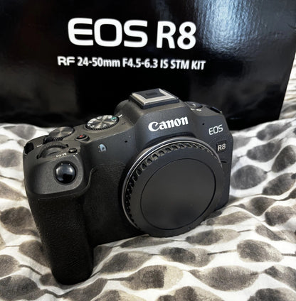 Canon EOS R8 Mirrorless Camera Black Kit with RF 24–50mm f/4.5–6.3 IS Lens + Extra Battery