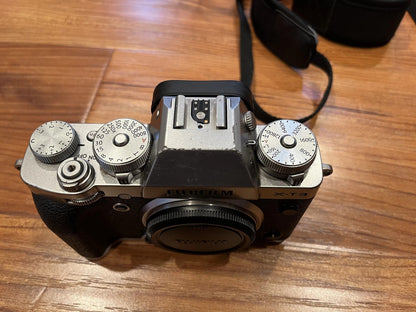 Fujifilm X-T3 26.1MP Mirrorless Digital Camera (Silver Body) – Only 1,000 Shutter Count