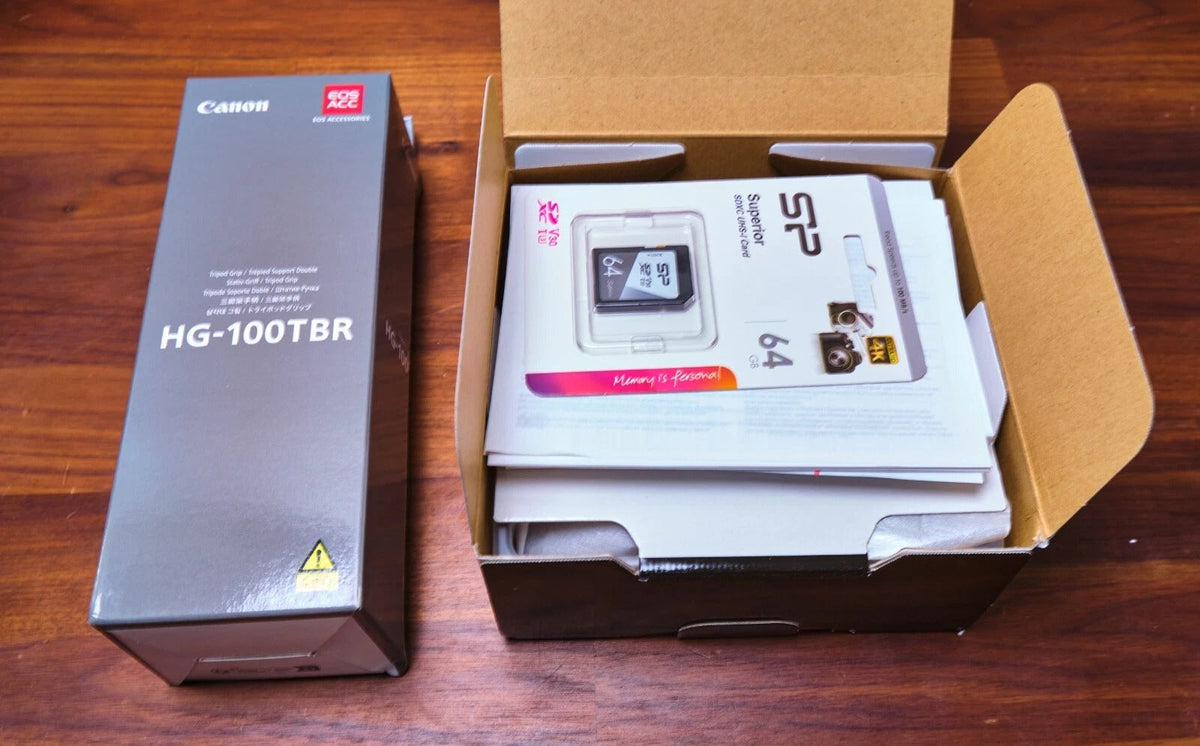 Brand new Canon Powershot G7 X Mark III compact camera with premium vlogger kit.