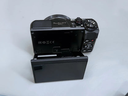 Canon G7X Mark II digital camera 20.1 MP 2 batteries. Original owner.
