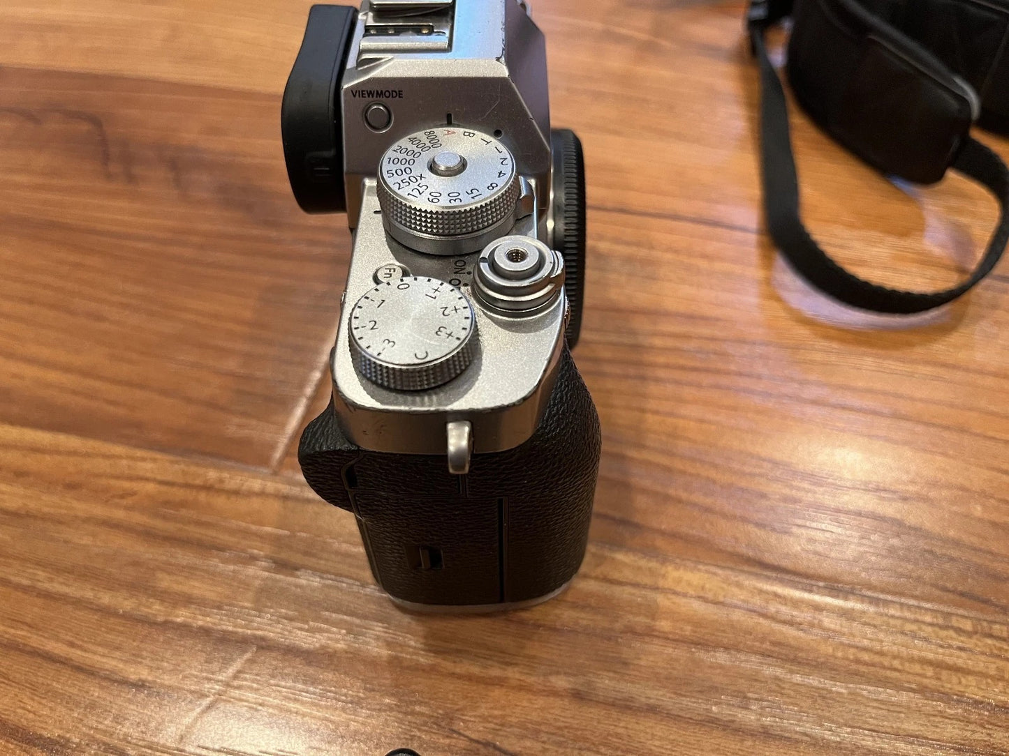 Fujifilm X-T3 26.1MP Mirrorless Digital Camera (Silver Body) – Only 1,000 Shutter Count
