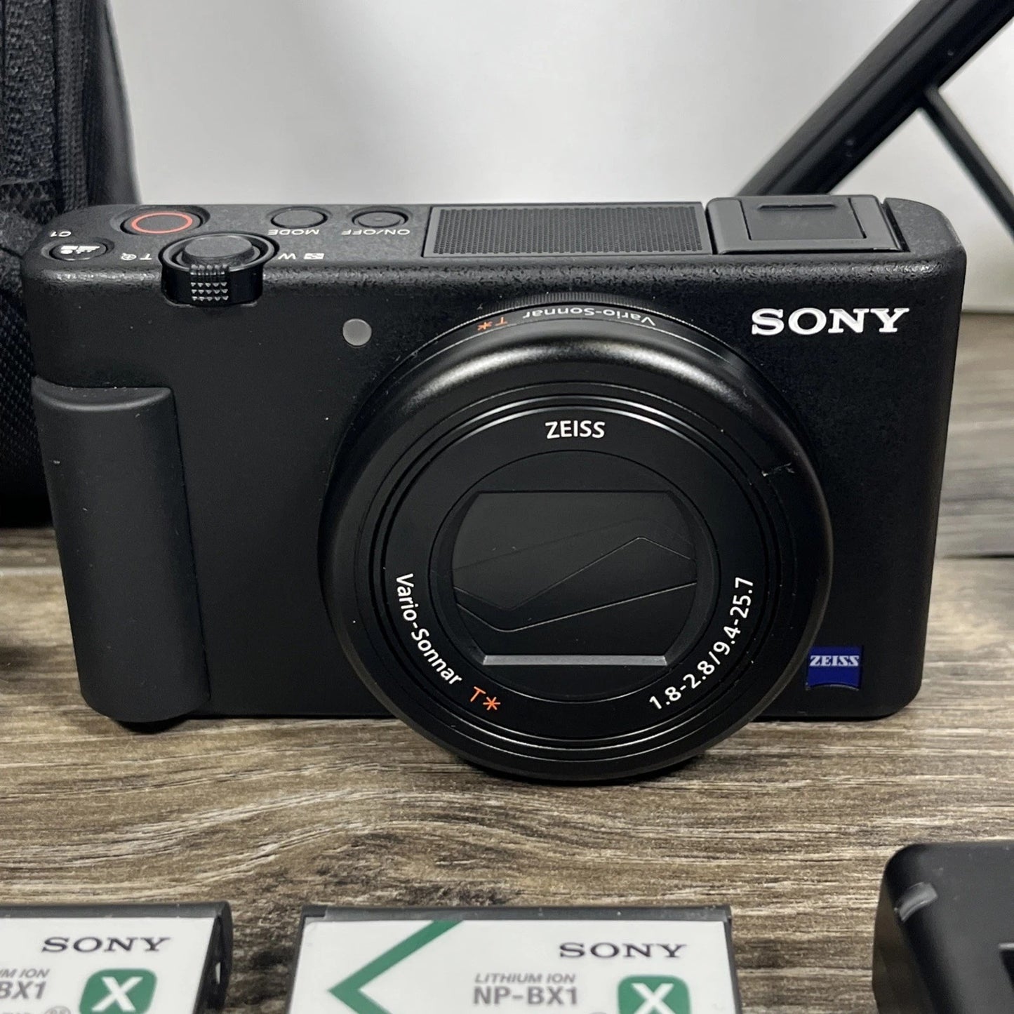 Sony ZV-1 Digital Camera 20.1MP 4K Vlog Zeiss Lens + Stand, Batteries, Charger