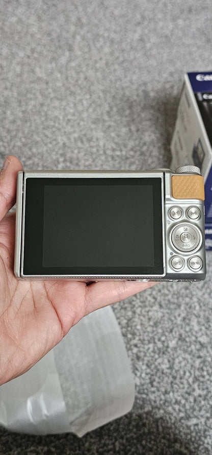 Canon PowerShot SX740 HS – Ultra-Zoom Pocket Camera in Silver (Used 3 Times)