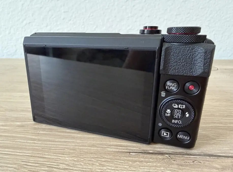 Canon PowerShot G7 x Mark II Digital Camera with Accessories