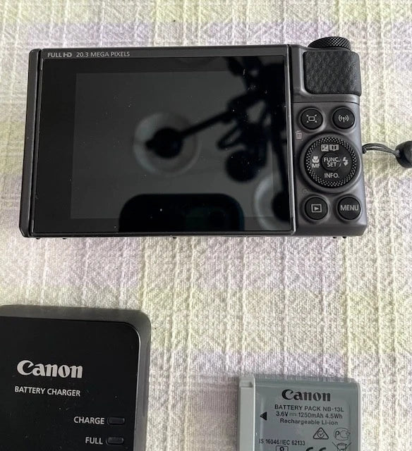 Canon PowerShot SX730 HS 20.3MP Digital Camera – Original Owner + 2 Camera Cases
