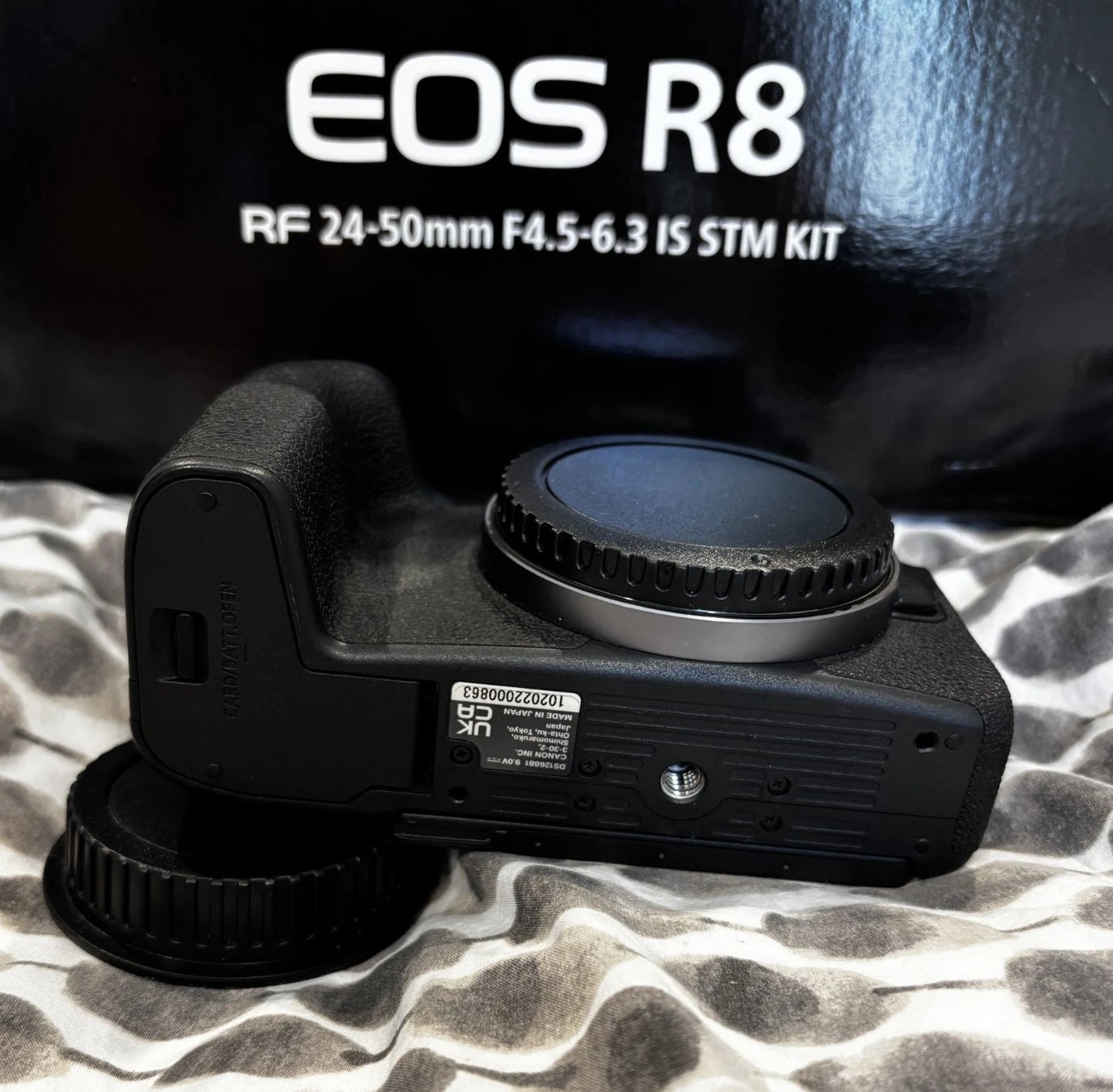 Canon EOS R8 Mirrorless Camera Black Kit with RF 24–50mm f/4.5–6.3 IS Lens + Extra Battery