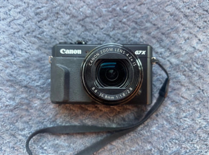 PowerShot G7X Mark II 20.1MP Camera + Extra
