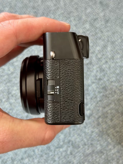 FUJIFILM X100 VI, black, very good condition, 1,900 shots