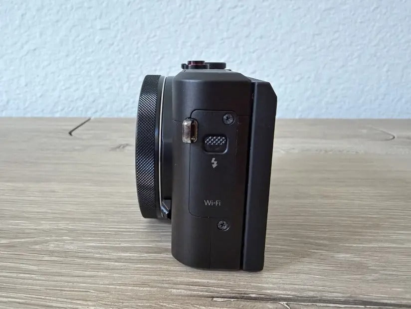 Canon PowerShot G7 x Mark II Digital Camera with Accessories