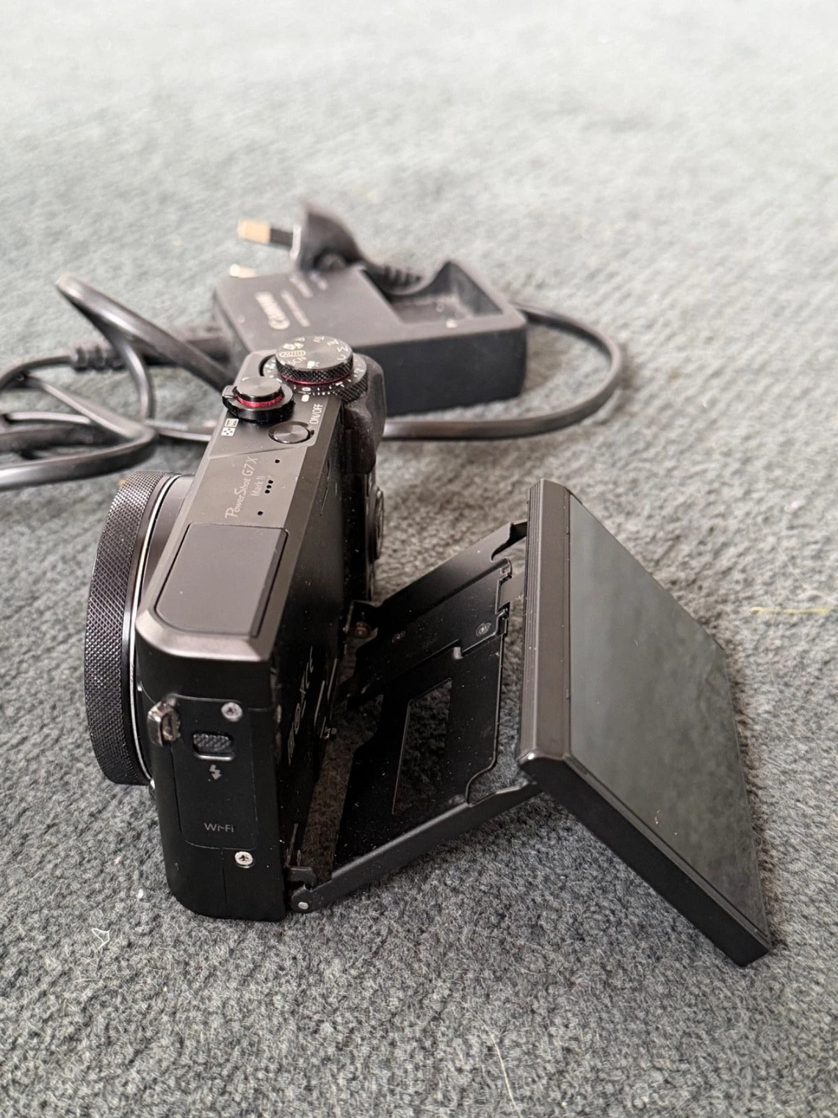 Canon PowerShot G7 X Mark II 20.1 MP Digital Camera with Touchscreen - Black