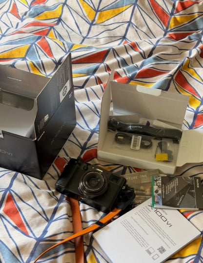 Fujifilm X100VI Black digital camera and box in immaculate condition