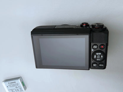 Canon G7X Mark II digital camera 20.1 MP 2 batteries. Original owner.