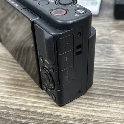 Sony ZV-1 Digital Camera 20.1MP 4K Vlog Zeiss Lens + Stand, Batteries, Charger
