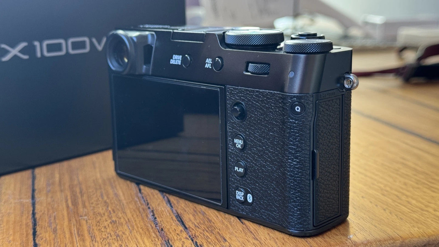 Fujifilm X100VI – Excellent Condition | 900 Shutter Count | Premium Accessories