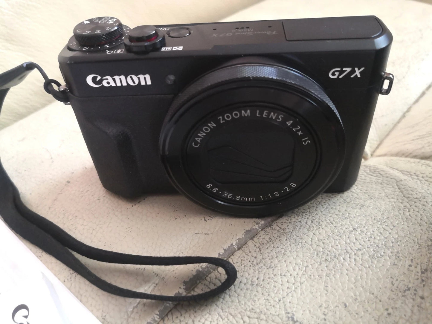 Stunning Canon PowerShot G7 X Mark II Compact Digital Camera Vlog Kit