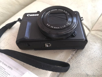 Stunning Canon PowerShot G7 X Mark II Compact Digital Camera Vlog Kit