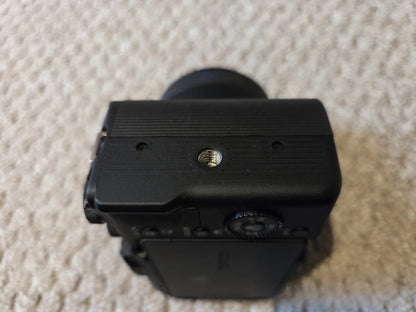 Canon EOS R50 V Mirrorless Camera with Extras – Excellent Condition Digital Camera