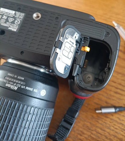 NIKON D7100 CAMERA WITH DX AF-5NIKOR 55-200 LENS.