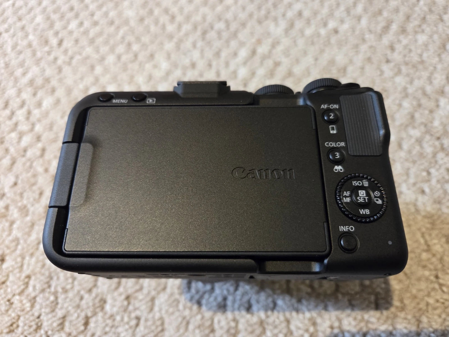 Canon EOS R50 V Mirrorless Camera with Extras – Excellent Condition Digital Camera
