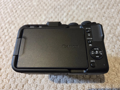 Canon EOS R50 V Mirrorless Camera with Extras – Excellent Condition Digital Camera