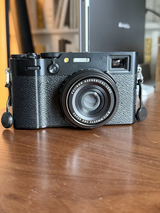Fujifilm X100VI Black digital camera and box in immaculate condition