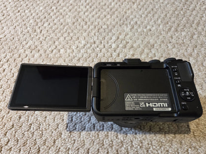 Canon EOS R50 V Mirrorless Camera with Extras – Excellent Condition Digital Camera