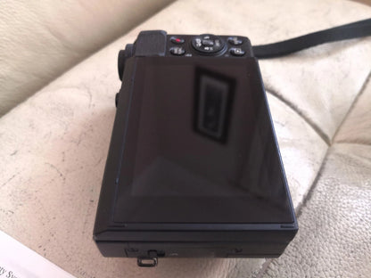Stunning Canon PowerShot G7 X Mark II Compact Digital Camera Vlog Kit