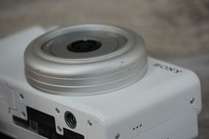 Sony ZV 1F Vlog Camera for Content Creators and Vloggers White UNTESTED