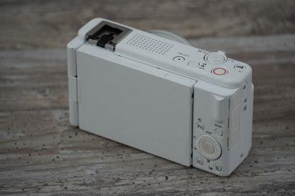 Sony ZV 1F Vlog Camera for Content Creators and Vloggers White UNTESTED