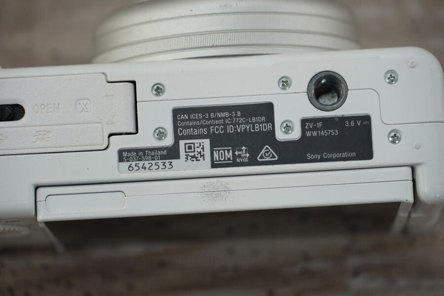 Sony ZV 1F Vlog Camera for Content Creators and Vloggers White UNTESTED