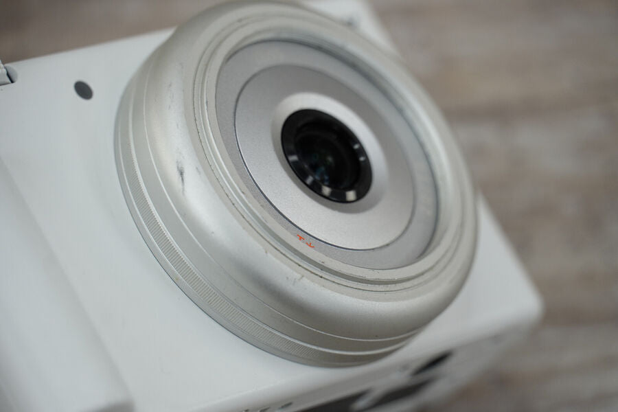 Sony ZV 1F Vlog Camera for Content Creators and Vloggers White UNTESTED