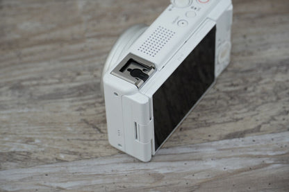 Sony ZV 1F Vlog Camera for Content Creators and Vloggers White UNTESTED