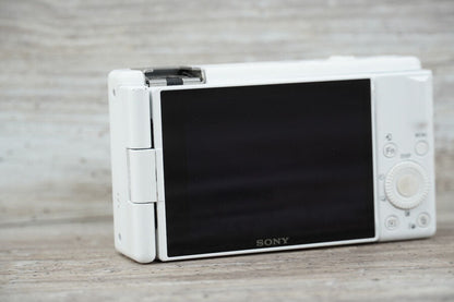 Sony ZV 1F Vlog Camera for Content Creators and Vloggers White UNTESTED