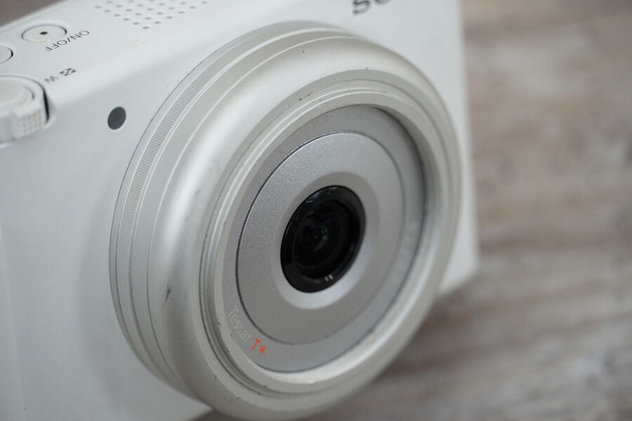 Sony ZV 1F Vlog Camera for Content Creators and Vloggers White UNTESTED