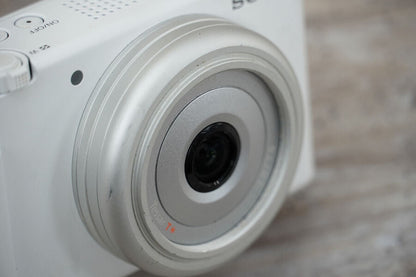 Sony ZV 1F Vlog Camera for Content Creators and Vloggers White UNTESTED